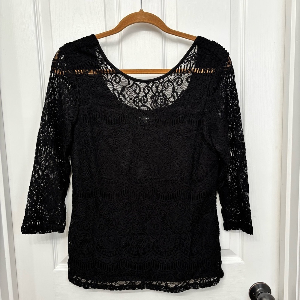 Black Lace Scallop Top | Adrianna Papell M